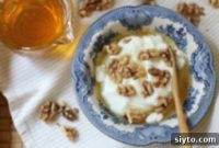 Effortless Elegance: Greek Yogurt with Honey and Walnuts