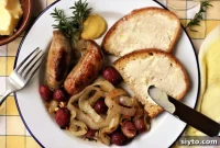 Bratwurst with Caramelized Onions and Grapes