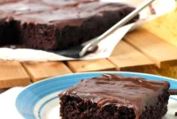 Tek Kapta Hazırlanan Kırmızı Şaraplı Çikolatalı Kek ve Kolay Haşlama Kreması