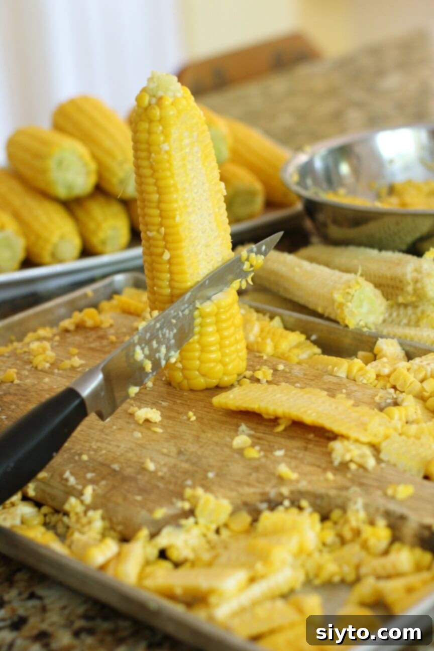 Mısır Nasıl Dondurulur? Koçanlı veya Tane Halinde Doğru Saklama Yöntemleri 9 cutting the kernels off the corn