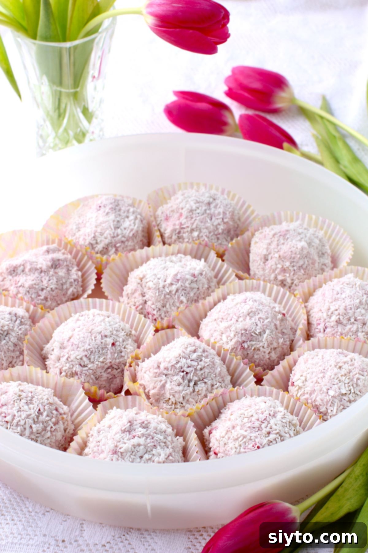 Raspberry Snowballs 13 Tupperware container filled with Schneeballen in their paper cups.